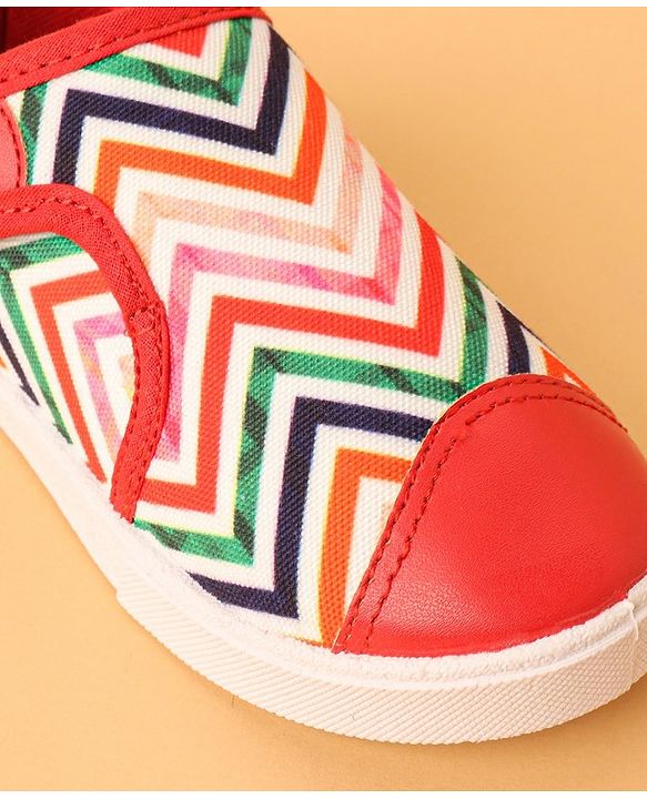 Cute Walk by Babyhug Casual Shoes With Velcro Closure Chevron Print- Dark Pink
