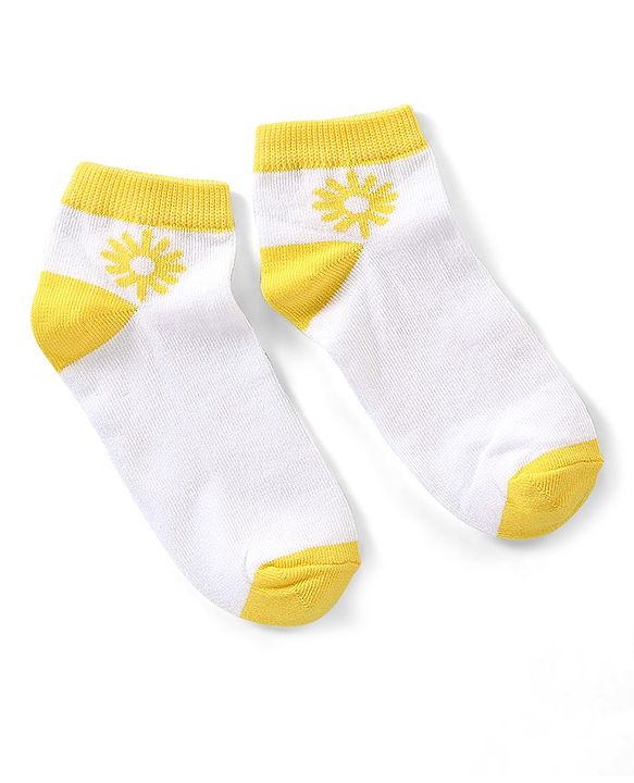 Pine Kids Cotton Spandex Knit Ankle Length Socks with Snow Flakes Design Pack Of 3 - Snow White & Yellow