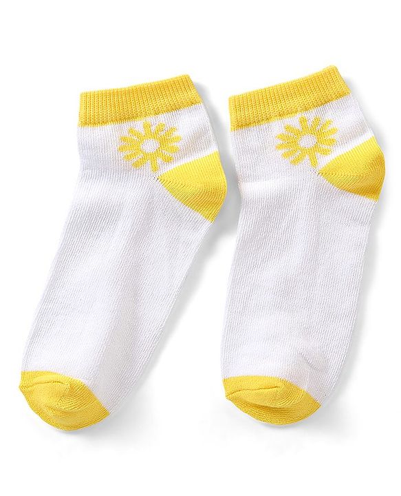 Pine Kids Cotton Spandex Knit Ankle Length Socks with Snow Flakes Design Pack Of 3 - Snow White & Yellow