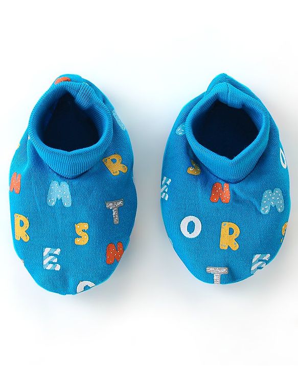 Babyhug 100% Cotton Knit Cap Mittens And Booties Alphabet Print - Blue