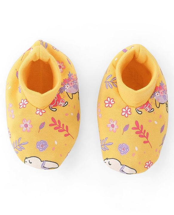 Babyhug 100% Cotton Knit Cap Mittens And Booties Floral Print - Yellow
