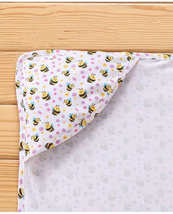 Babyhug Interlock Hooded Wrappers With Honey Bee Print L 76.2 x B 76.2 cm - White