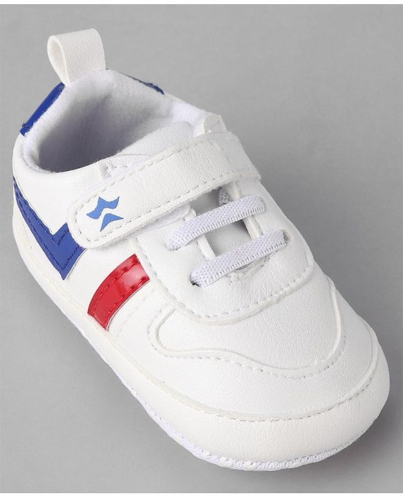 Cute Walk by Babyhug Velcro Closure Booties - White