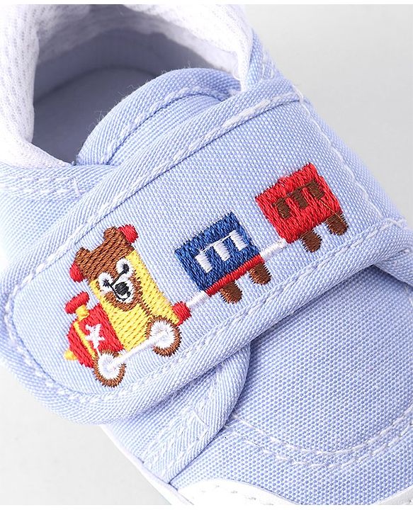 Cute Walk by Babyhug Velcro Closure Booties Train Embroidery - Blue
