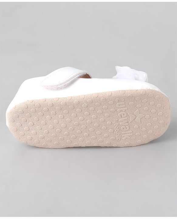 Cute Walk by Babyhug Velcro Closure Booties Bow Applique - White