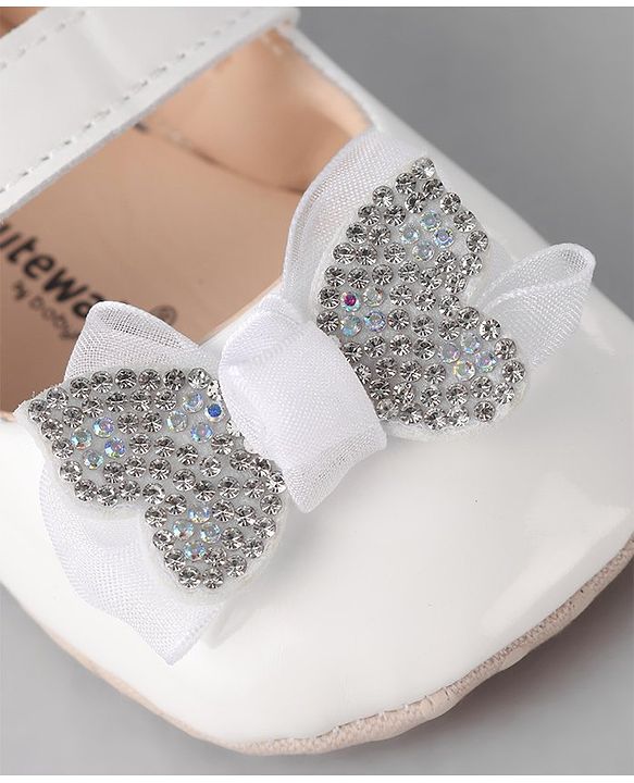 Cute Walk by Babyhug Velcro Closure Booties Bow Applique - White