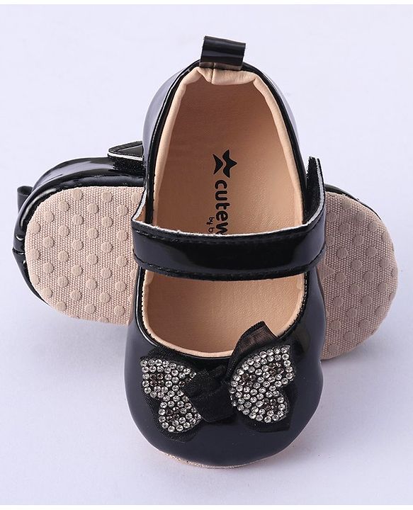 Cute Walk by Babyhug Velcro Closure Booties Bow Applique - Black