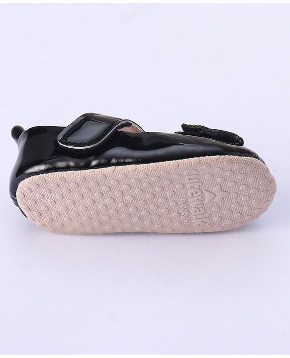 Cute Walk by Babyhug Velcro Closure Booties Bow Applique - Pink