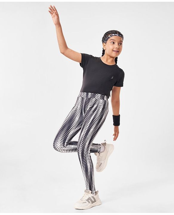 Pine Active Full Length Super Stretch Leggings Chevron Print - White & Black