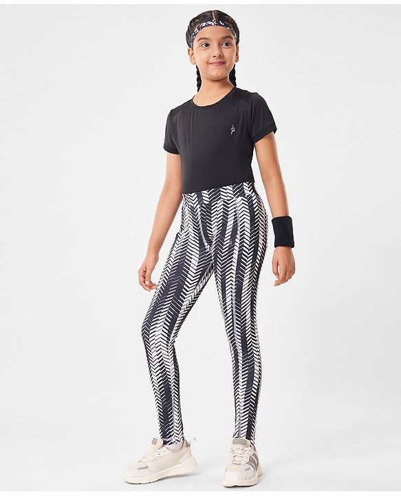 Pine Active Full Length Super Stretch Leggings Chevron Print - White & Black