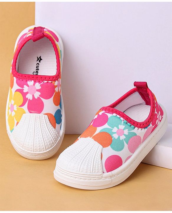 Cute Walk by Babyhug Casual Slip On Shoes Floral Print - Red
