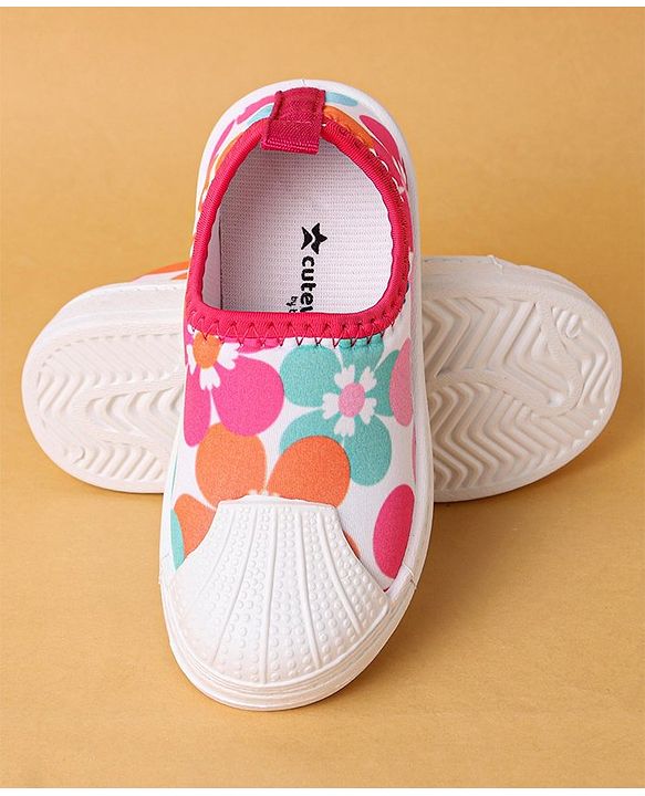 Cute Walk by Babyhug Casual Slip On Shoes Floral Print - Red