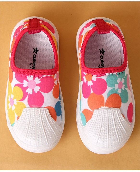 Cute Walk by Babyhug Casual Slip On Shoes Floral Print - Red