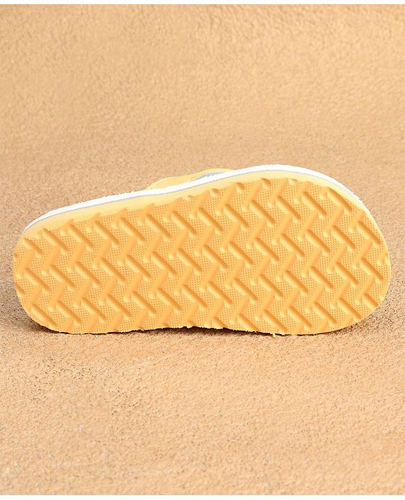 Cute Walk by Babyhug Slip On Flip Flops with Giraffe Print - Blue