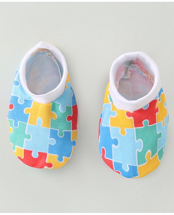 Babyhug 100% Cotton Cap Mittens & Booties Set Puzzle Print - Multicolour