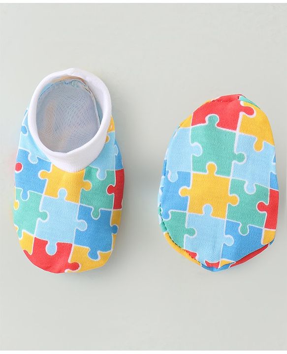 Babyhug 100% Cotton Cap Mittens & Booties Set Puzzle Print - Multicolour
