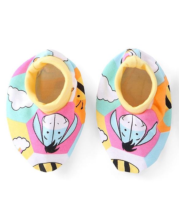 Babyhug Disney 100% Cotton Knit Cap Mitten & Booties With Winnie the Pooh Graphics - Blue