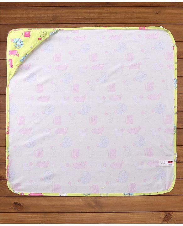 Babyhug Interlock Knit Towel With Hood Kitten Print L 76.2 x B 76.2 cm - Yellow
