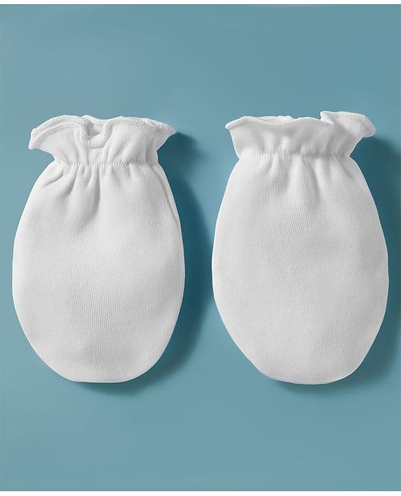 Babyhug 100% Cotton Knit Full Sleeves Onesie With  Cap Mittens & Booties Set Solid Colour - White