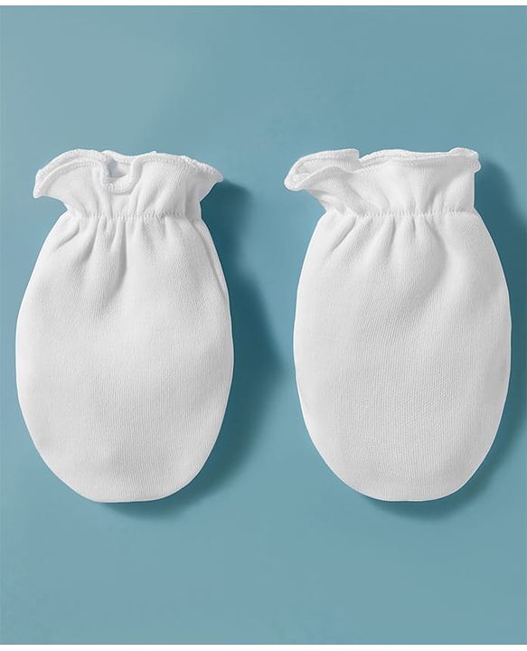 Babyhug 100% Cotton Knit Full Sleeves Onesie With  Cap Mittens & Booties Set Solid Colour - White