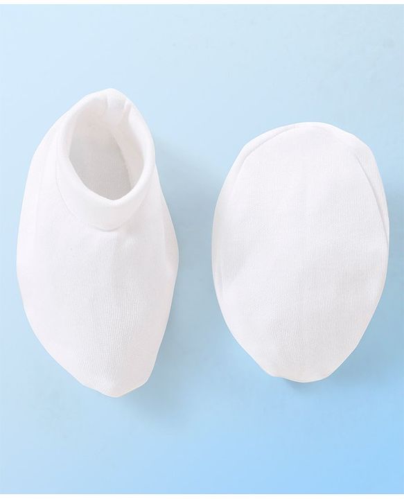 Babyhug 100% Cotton Knit Full Sleeves Onesie With  Cap Mittens & Booties Set Solid Colour - White