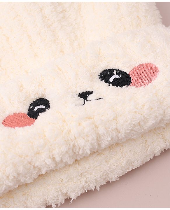 Babyhug Woolen Cap with Applique - White