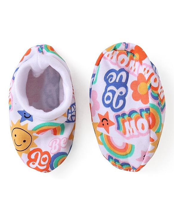 Babyhug 100% Cotton Cap Mittens & Booties Set Text Print Multicolour - Diameter  11.5 cm