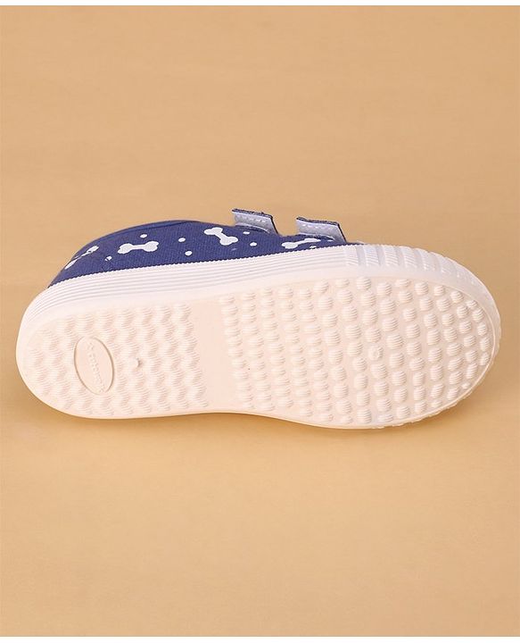 Cute Walk by Babyhug Casual Shoes with Velcro Closure & Bear Print - Black