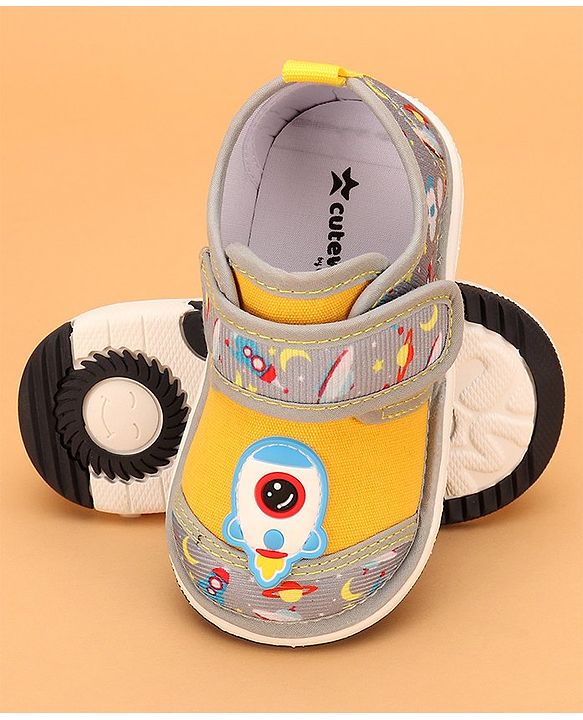 Cute Walk by Babyhug Casual Shoes With Velcro Closure Space Rocket Patch - Grey