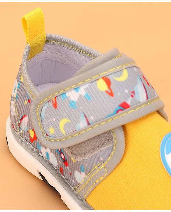 Cute Walk by Babyhug Casual Shoes With Velcro Closure Space Rocket Patch - Grey