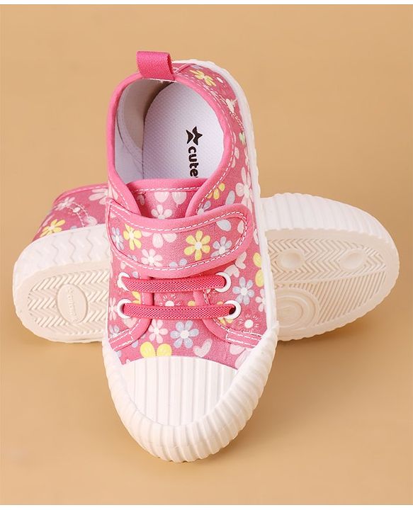 Cute Walk by Babyhug Casual Shoes with Velcro Closure Floral Print - Fuchsia