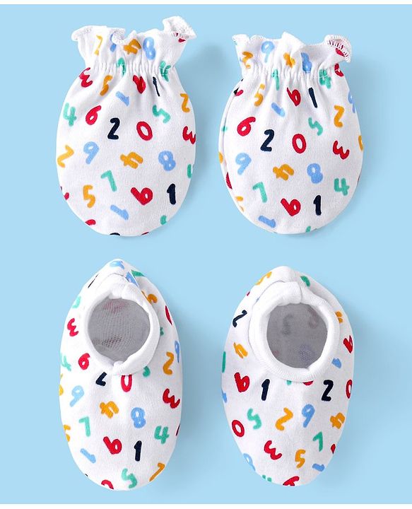 Babyhug 100% Cotton Knit Mitten & Booties With Numeric Print - White
