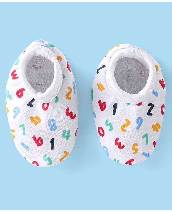Babyhug 100% Cotton Knit Mitten & Booties With Numeric Print - White