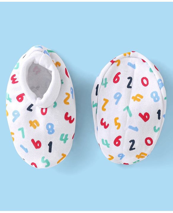 Babyhug 100% Cotton Knit Mitten & Booties With Numeric Print - White