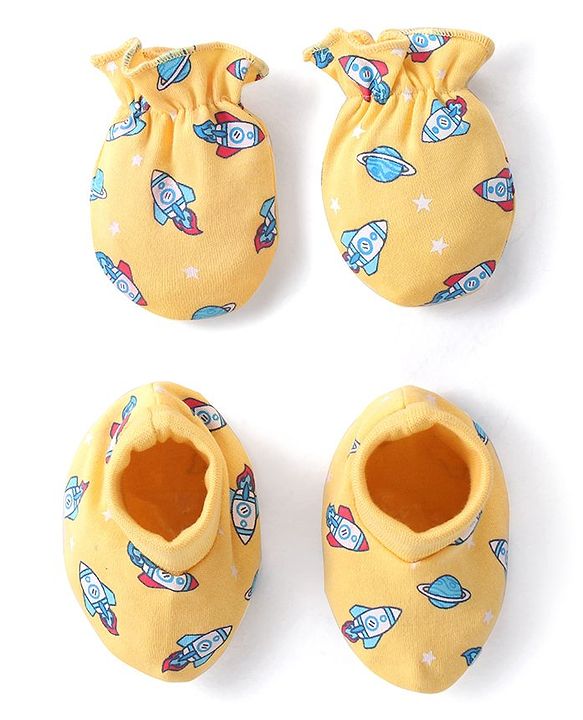 Babyhug 100% Cotton Knit Rocket Printed Mittens & Booties Set - Yellow