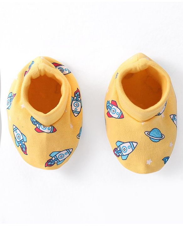 Babyhug 100% Cotton Knit Rocket Printed Mittens & Booties Set - Yellow