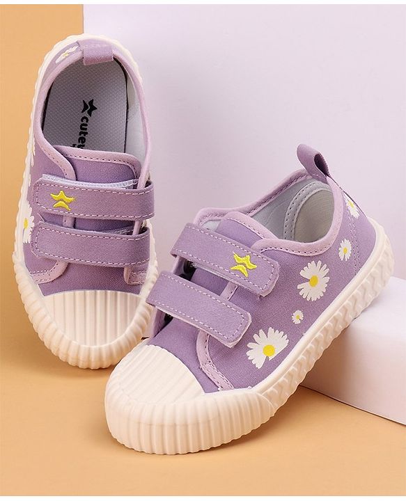 Cute Walk by Babyhug Causal Shoes with Velcro Closure & Floral Print - Purple
