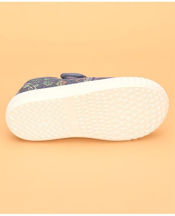 Cute Walk by Babyhug Casual Shoes with Velcro Trophy Print - Blue