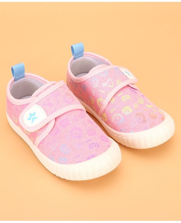 Cute Walk by Babyhug Casual Shoes with Velcro Trophy Print - Blue