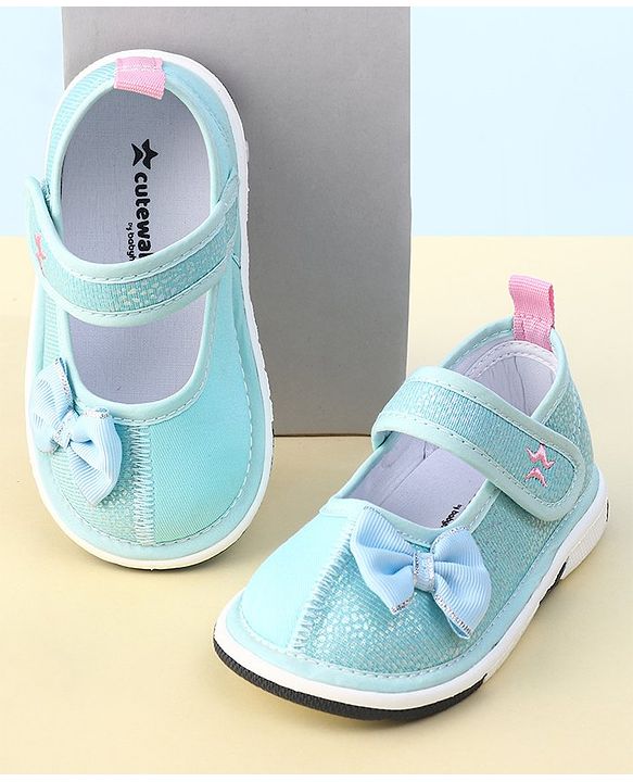 Cute Walk by Babyhug Velcro Closure Sequinned Sandals with Bow Applique - Light Green