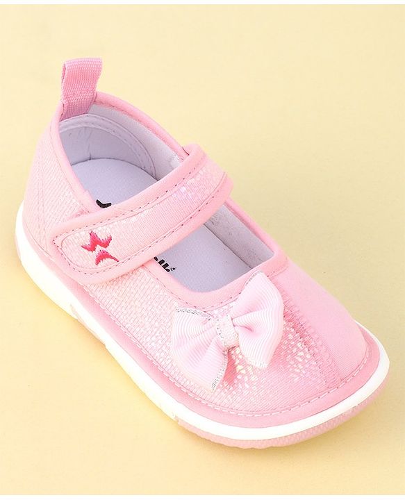 Cute Walk by Babyhug Velcro Closure Sequinned Sandals with Bow Applique - Pink