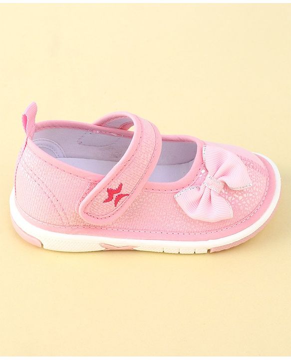 Cute Walk by Babyhug Velcro Closure Sequinned Sandals with Bow Applique - Pink