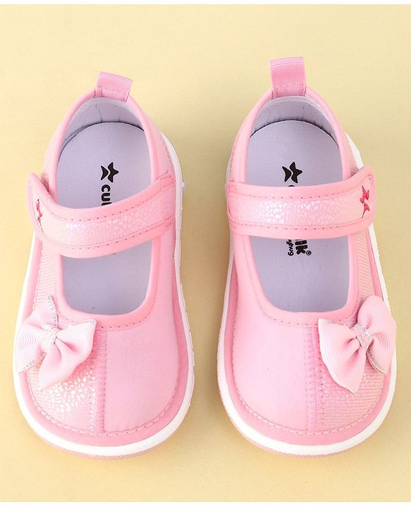 Cute Walk by Babyhug Velcro Closure Sequinned Sandals with Bow Applique - Pink
