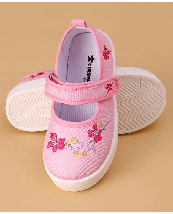 Cute Walk by Babyhug Velcro Closure Casual Shoes Floral Design - Light Pink