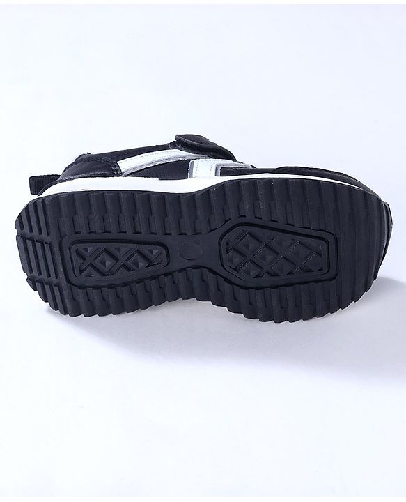 Cute Walk by Babyhug Sneaker  with Velcro Closure - Black & White