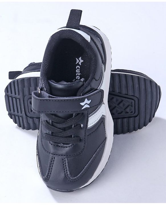 Cute Walk by Babyhug Sneaker  with Velcro Closure - Black & White