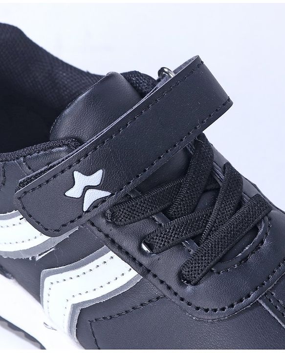 Cute Walk by Babyhug Sneaker  with Velcro Closure - Black & White