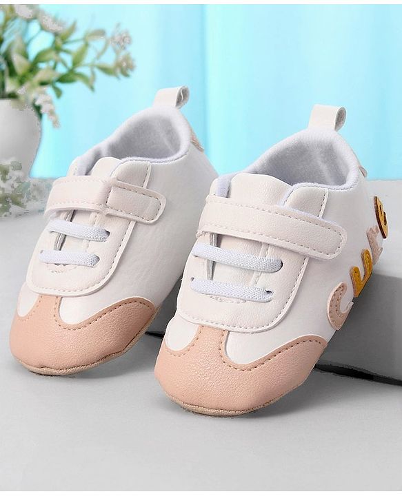 Cute Walk by Babyhug Colour Blocked Velcro Closure Booties With Text Embroidery - Pink