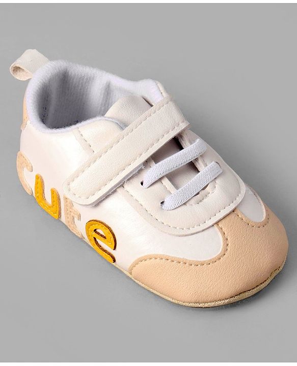 Cute Walk by Babyhug Colour Blocked Velcro Closure Booties With Text Embroidery - Pink
