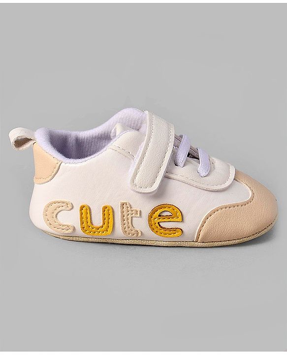Cute Walk by Babyhug Colour Blocked Velcro Closure Booties With Text Embroidery - Pink